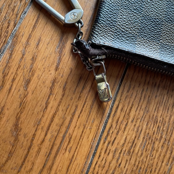 Louis Vuitton Coin Pouch - Picture 4 of 4